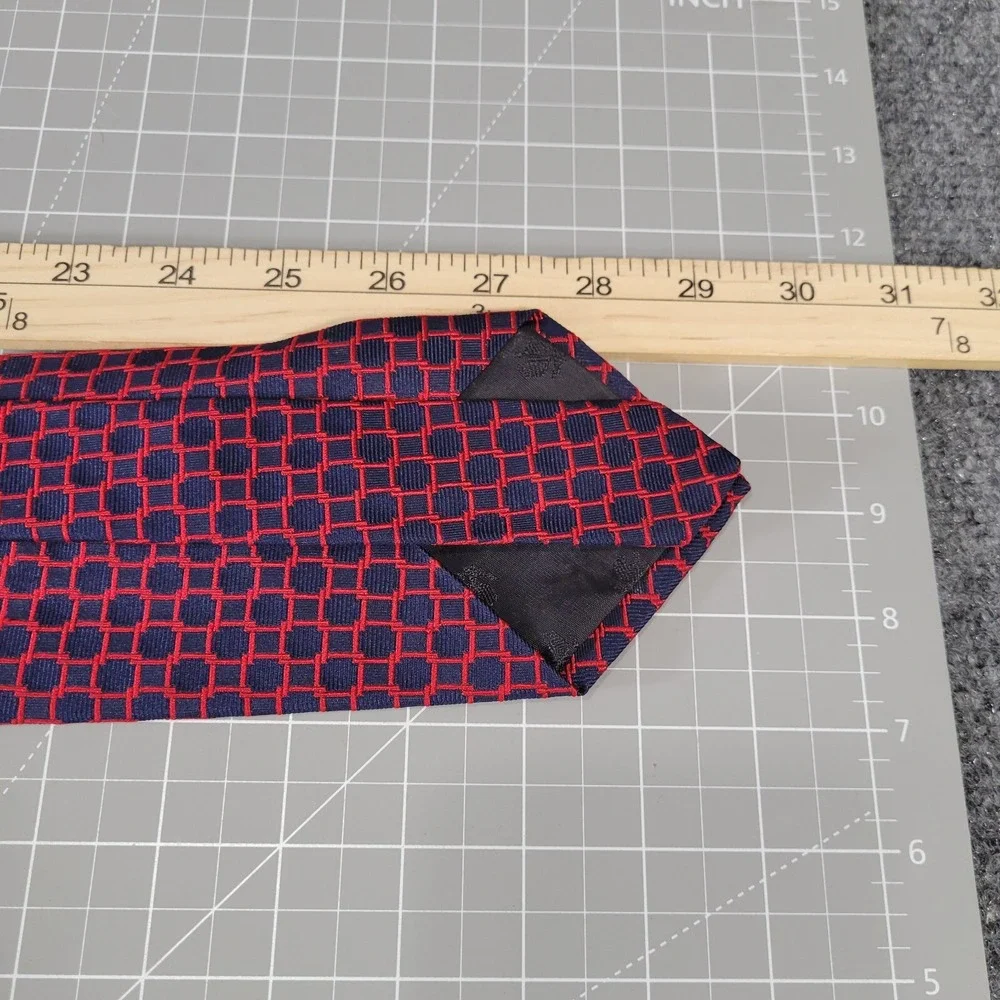 BROOKS BROTHERS Makers Necktie Mens Silk Made USA Red Blue Woven Net Pattern Tie - Picture 4 of 4